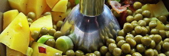 суп-пюре картофельный с горошком и беконом