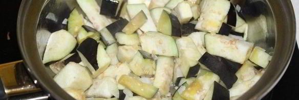 суп-пюре с баклажаном, томатами и чечевицей