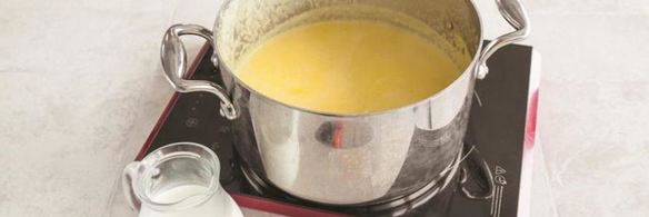 суп-пюре с кнелями из лосося