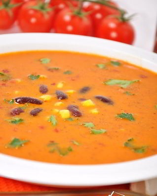 Суп-пюре с консервированной фасолью и томатами