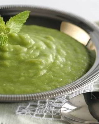 Суп-пюре с зеленым горошком, мятой и луком-пореем