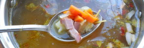 суп с копченой грудинкой и сырными клецками