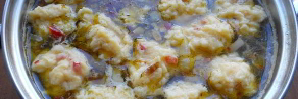 суп с копченой грудинкой и сырными клецками