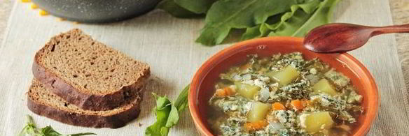 суп с крапивой, щавелем и яйцом