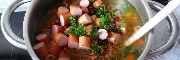 сытный суп с чечевицей и венскими сосисками