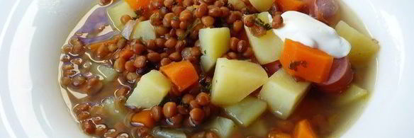 сытный суп с чечевицей и венскими сосисками