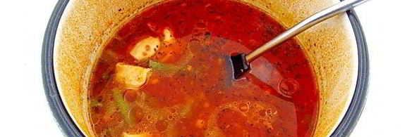 томатный суп с курицей и спаржевой фасолью