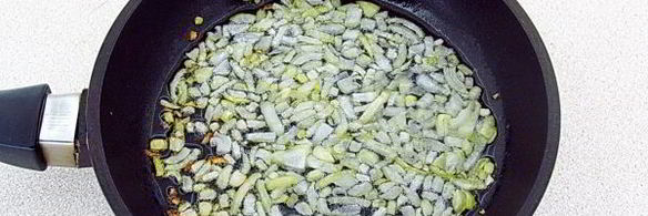 томатный суп с курицей и спаржевой фасолью