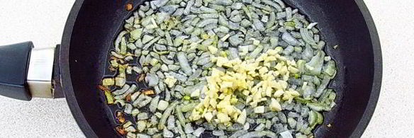 томатный суп с курицей и спаржевой фасолью