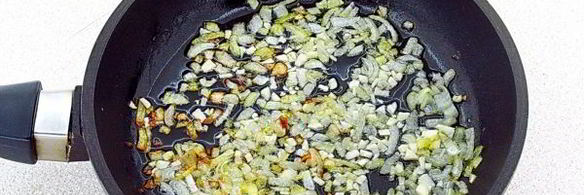 томатный суп с курицей и спаржевой фасолью