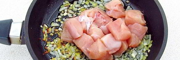 томатный суп с курицей и спаржевой фасолью