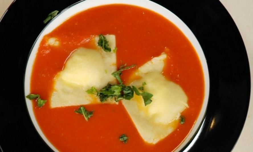 Рецепт томатного супа с пельмешками