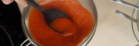 томатный суп с пельмешками