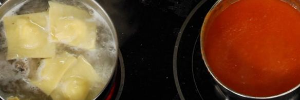 томатный суп с пельмешками