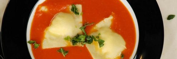 томатный суп с пельмешками