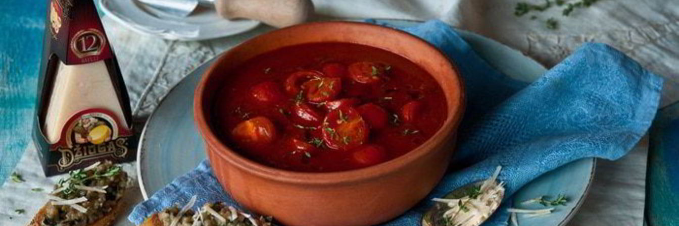 Томатный суп с сыром Джюгас