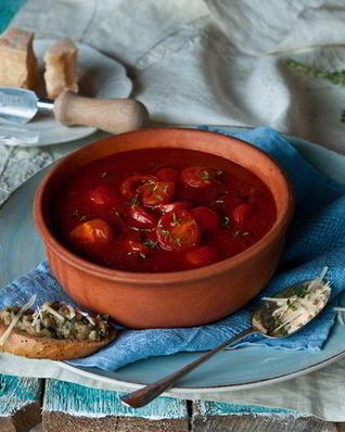 Томатный суп с сыром Джюгас