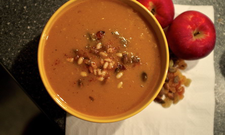 Рецепт тыквенного супа с яблоками, специями и изюмом