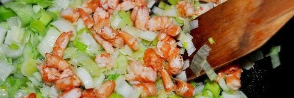 тыквенный суп в горшочках с креветками