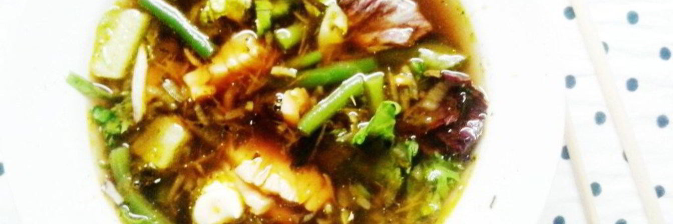 Японский суп с лососем и зеленью