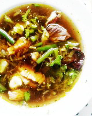 Японский суп с лососем и зеленью