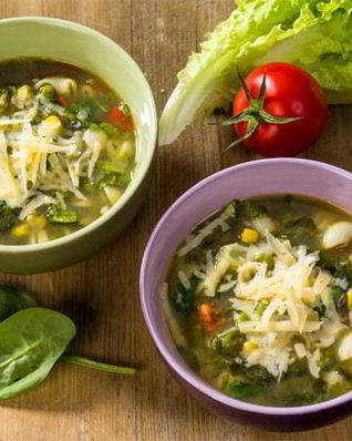 Зеленый суп с салатом