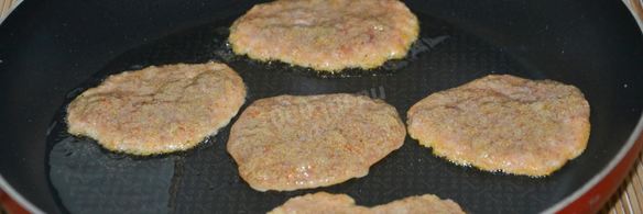 блинчики из икры карпа с соусом