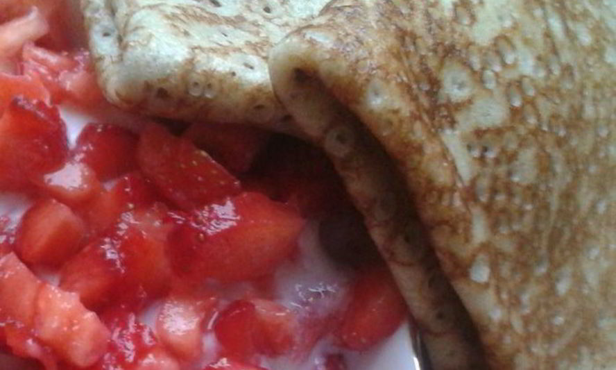 Рецепт блинчиков с рикоттой и клубникой