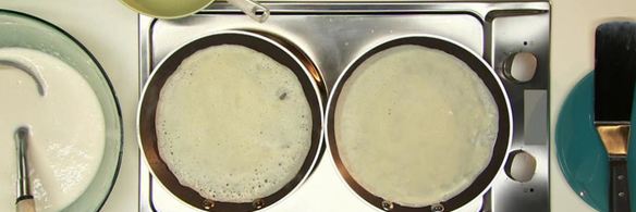 блины с фаршем, яйцом и луком