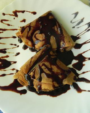 Блины с шоколадом и бананами