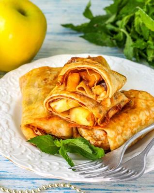 Блины с яблоками внутри