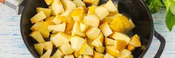 блины с яблоками внутри