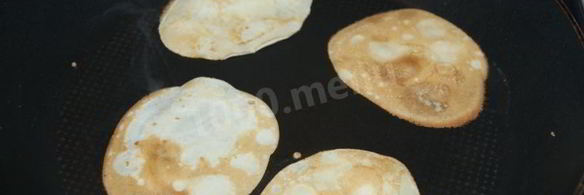 блины в бутылке с молоком