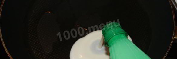 блины в бутылке с молоком