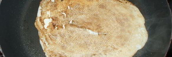 блины в бутылке с молоком