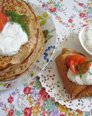 Гречневые блины с красной рыбой и творожным кремом