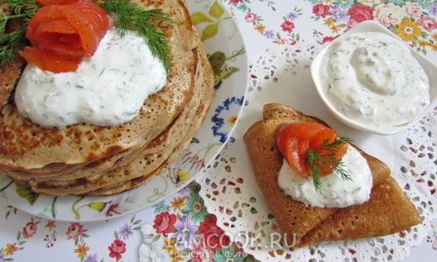 Рецепт гречневых блинов с красной рыбой и творожным кремом