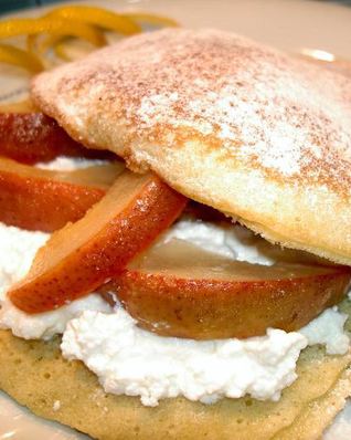 Лимонные блины с грушами