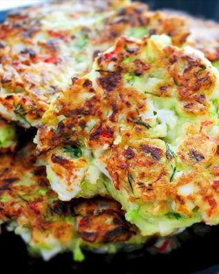 Мини-блинчики из кабачков и краба