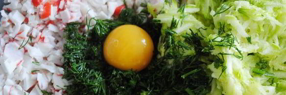 мини-блинчики из кабачков и краба