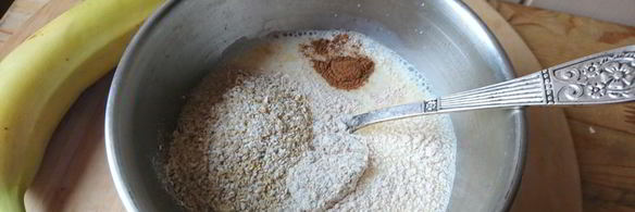 овсяноблин с бананом и арахисовой пастой