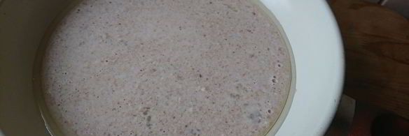 овсяноблин с бананом и арахисовой пастой