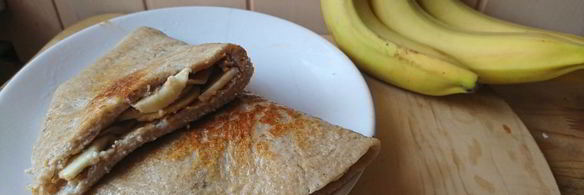 овсяноблин с бананом и арахисовой пастой