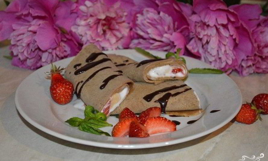 Рецепт шоколадных блинчиков с мороженым