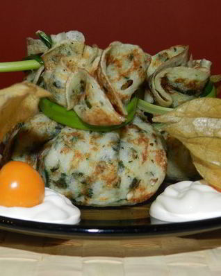 Шпинатные блинчики, фаршированные куриной грудкой и белыми грибами