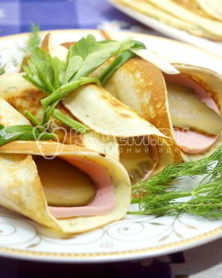 Яичные блинчики с колбаской