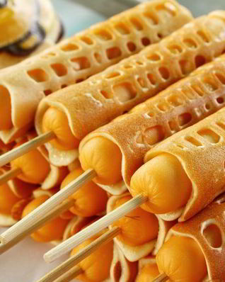 Запеченные блины с сосисками