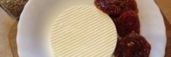 булочки с соленым сыром и вялеными помидорами