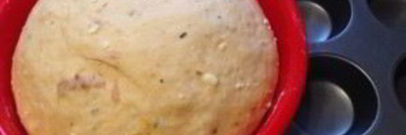 булочки с соленым сыром и вялеными помидорами