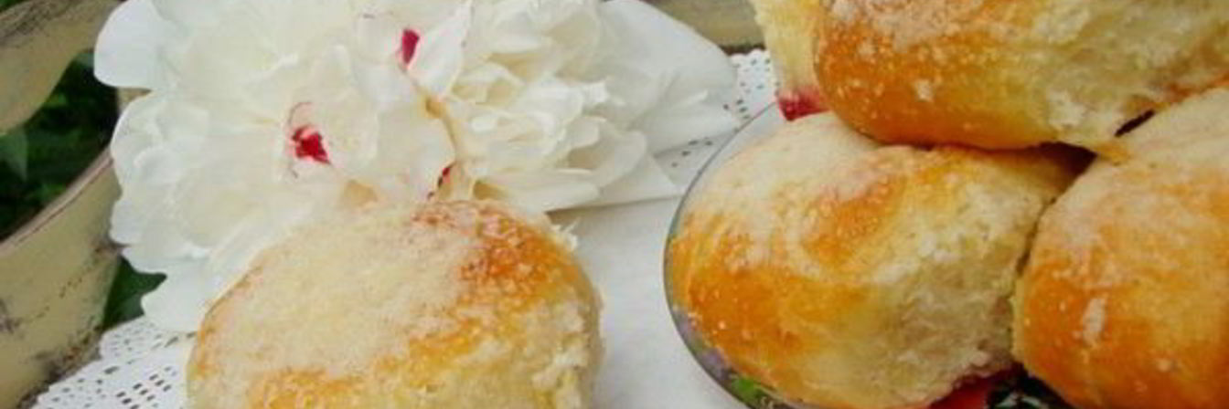 Булочки с вишней